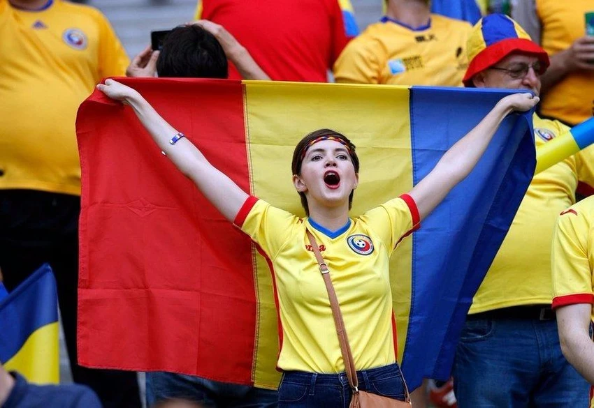 Màu cờ sắc áo Romania